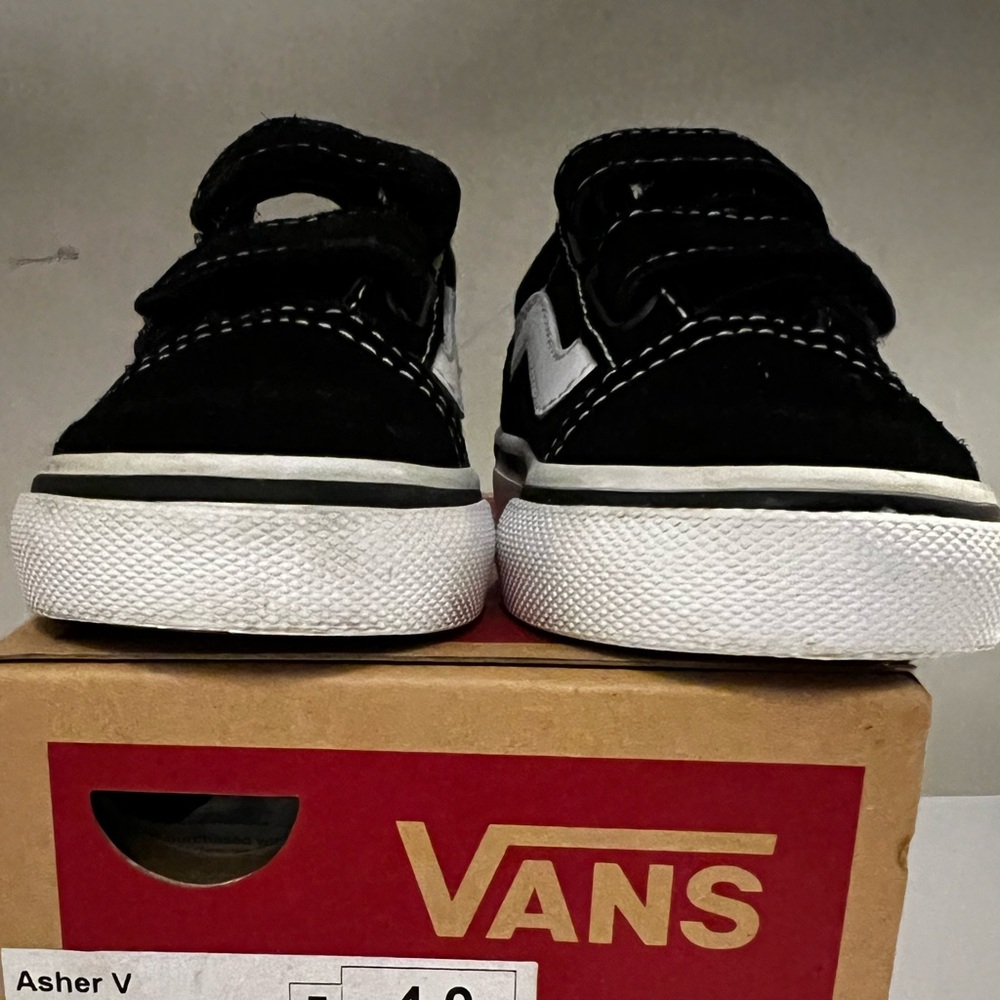 VANS Ward V Toddler Shoes in baby Size 4 black and white